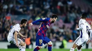 [图]英超-哈兰德哑火阿克伤退 曼城0-0闷平阿森纳.
